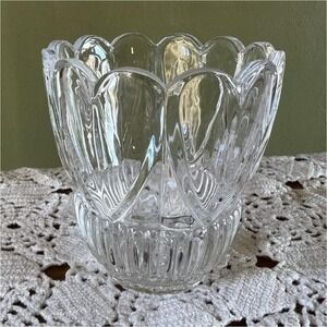 Shannon Crystal Designs of Ireland Scalloped Edge, Heart Vase